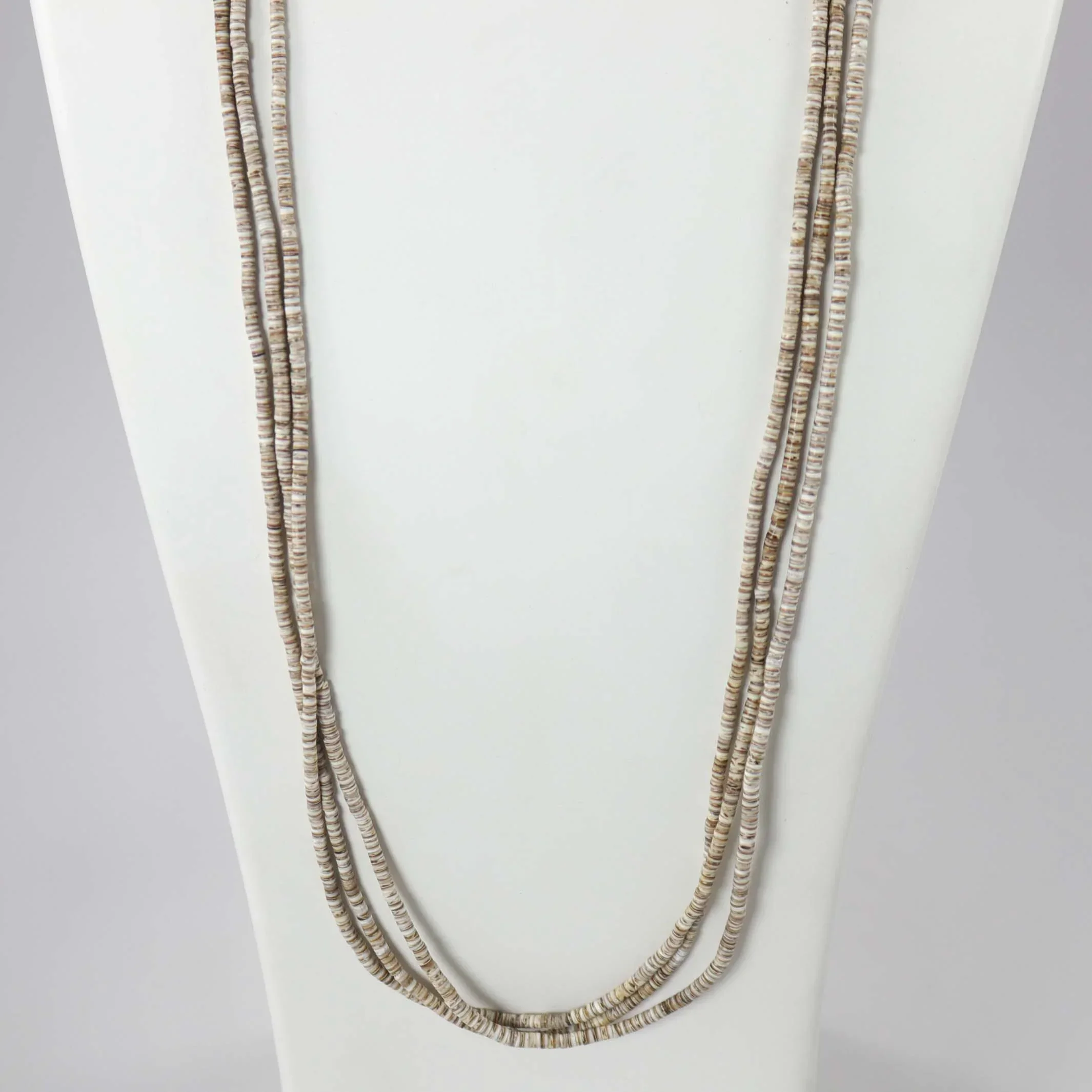 1960s Olive Shell Necklace - Image 2