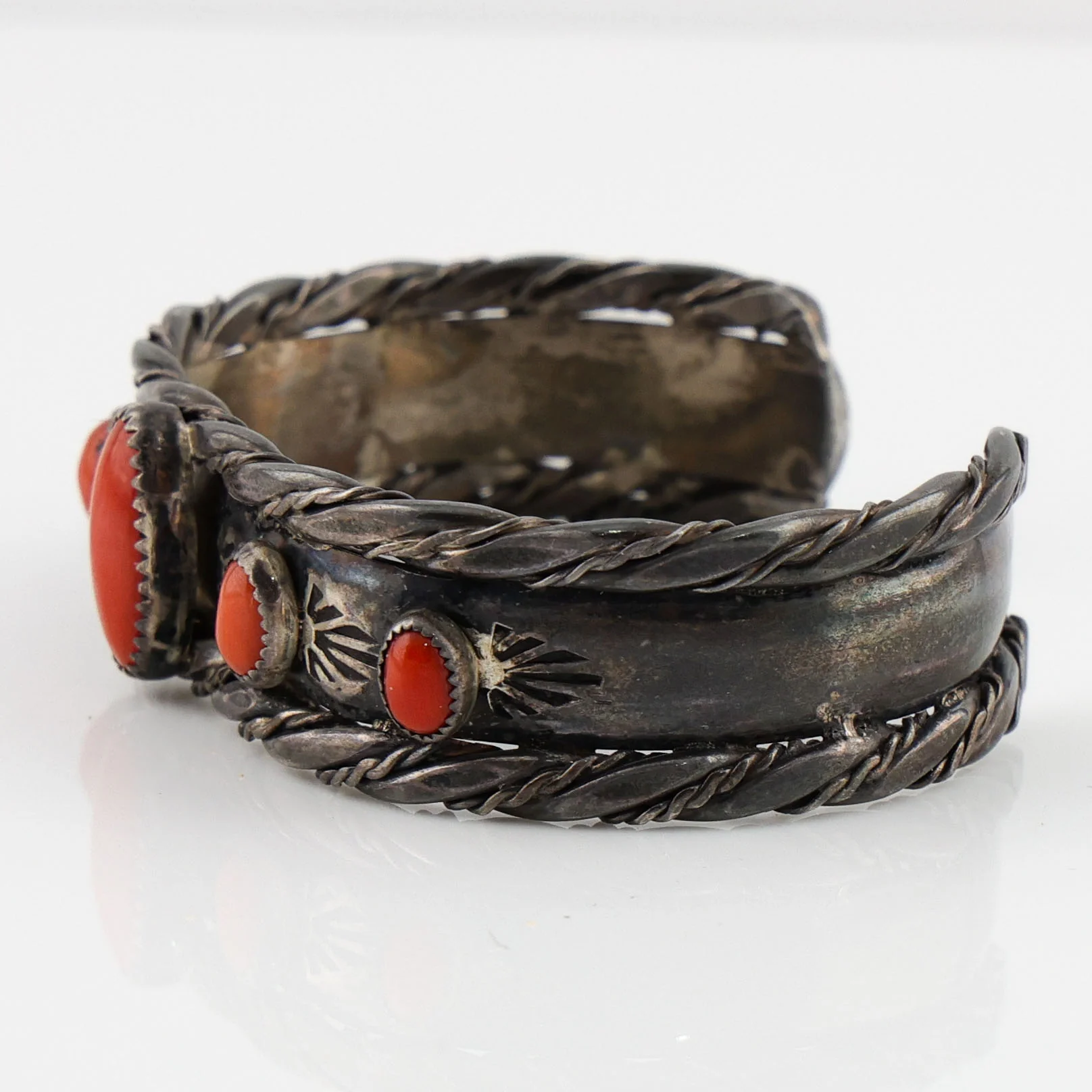 1960s Coral Cuff - Image 4