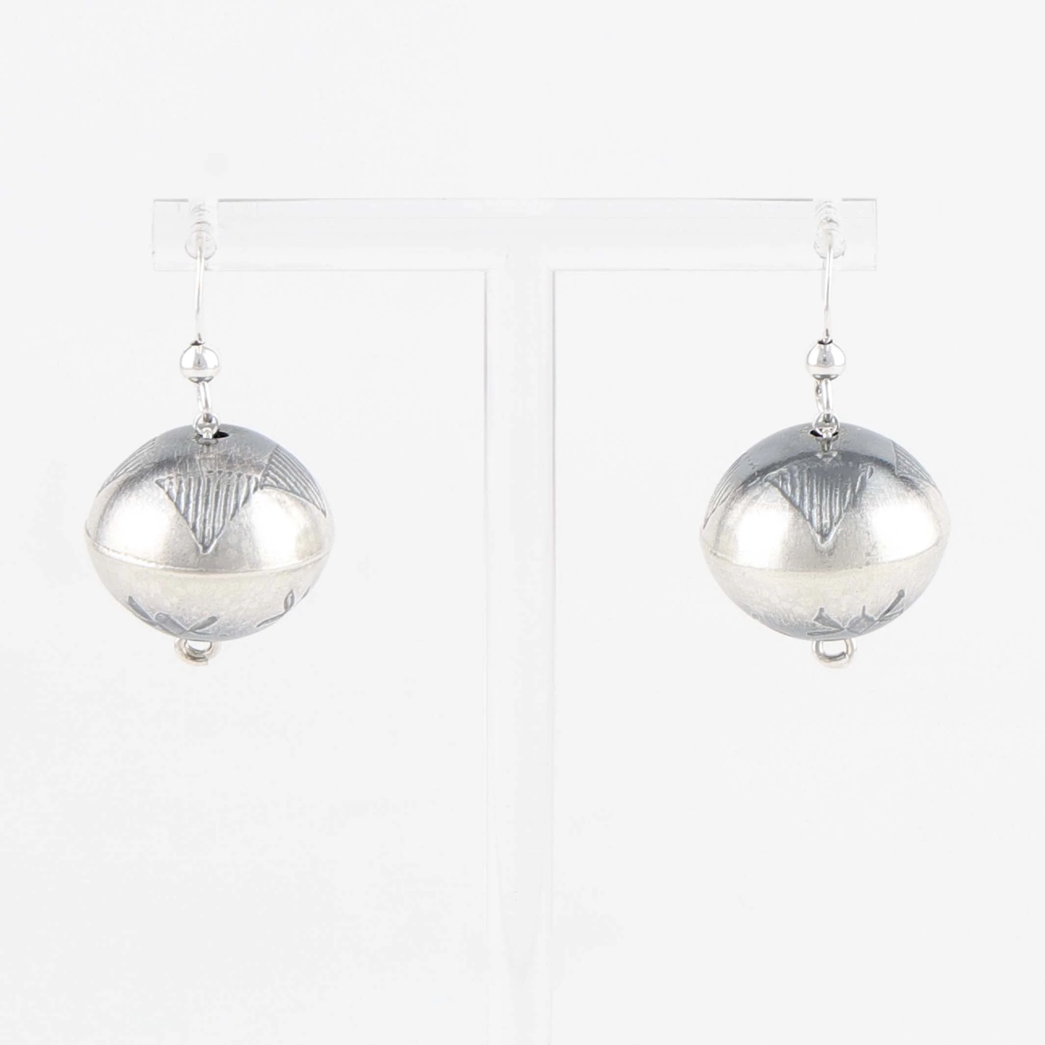 Navajo Pearl Earrings