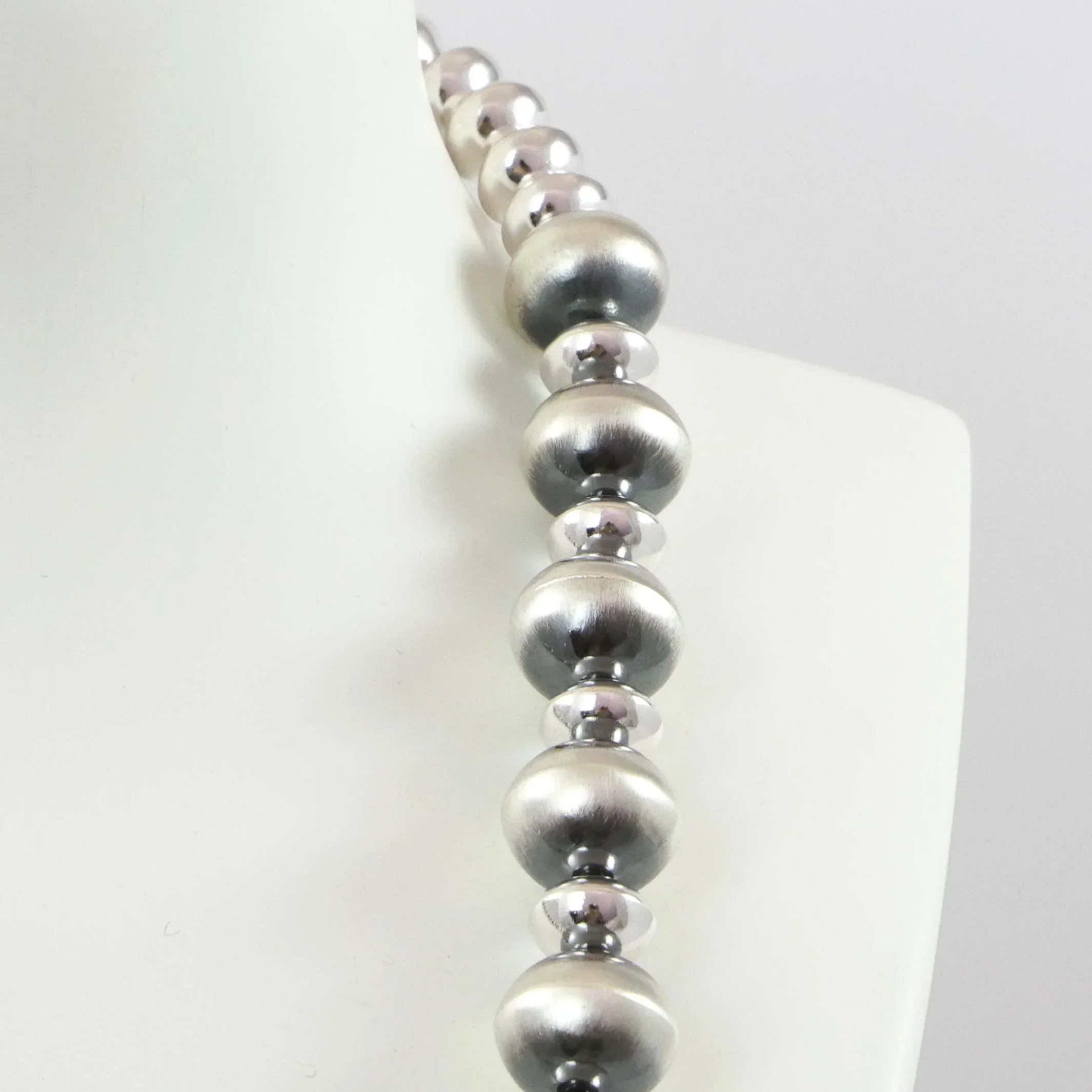 Navajo Pearl Necklace - Image 4